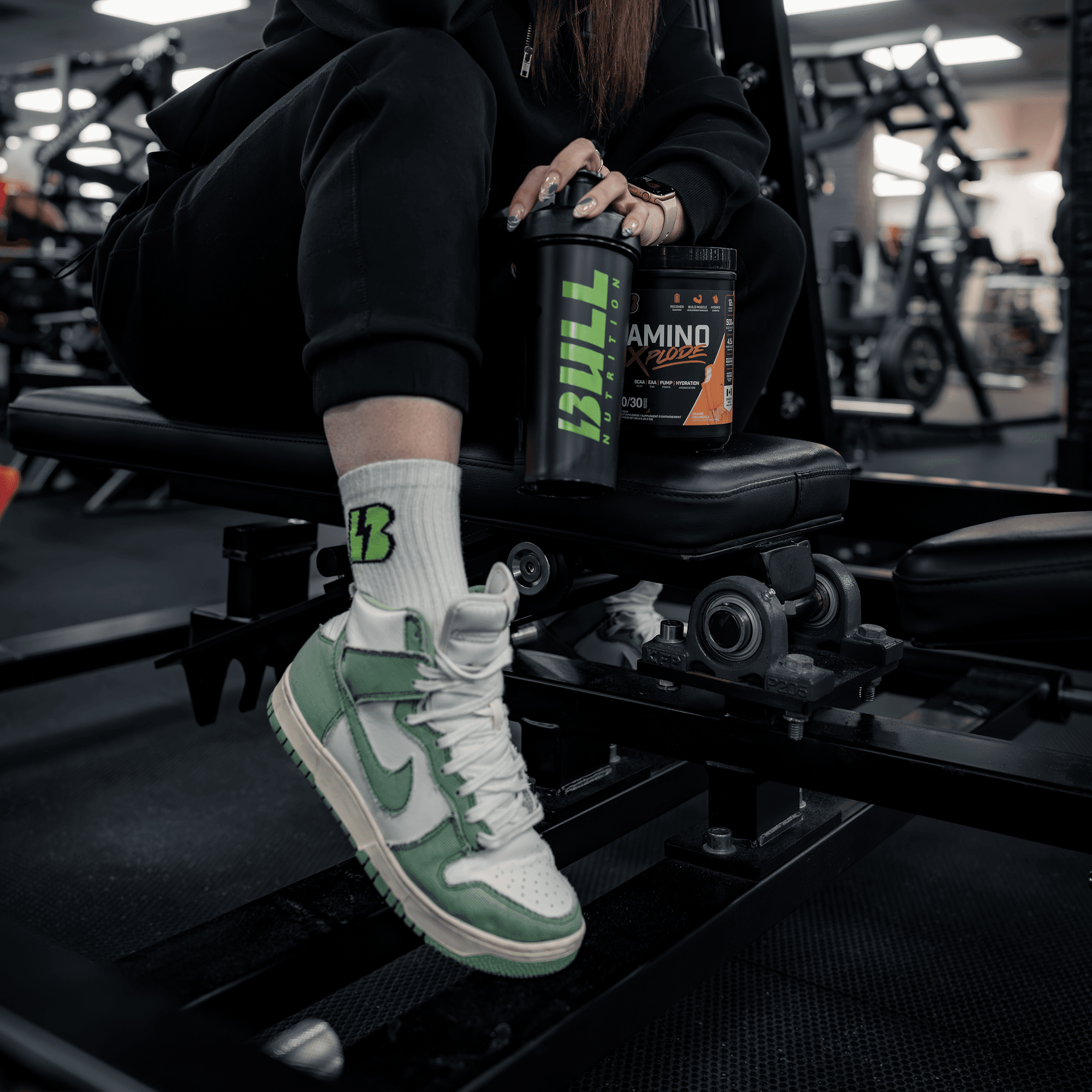 An athlete resting between sets with Amino Xplode